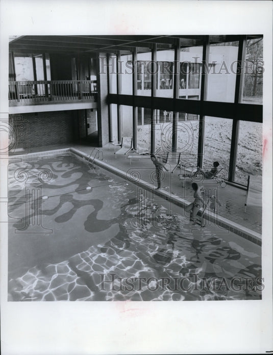 1979 Press Photo Indoor pool at Greenwood Village Club, Sagamore Hills, Ohio. - Historic Images