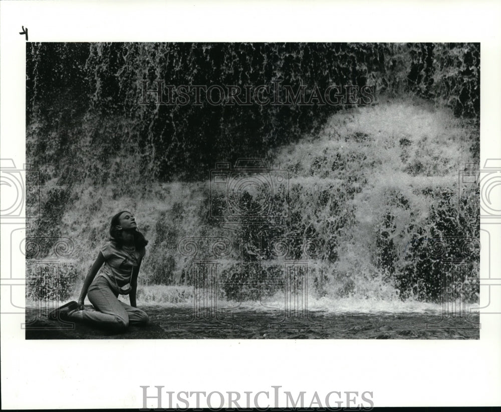 1984, Chagrin Falls in Chagrin,Ohio. - cvb05793 - Historic Images
