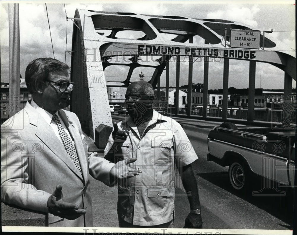 1990 Press Photo Joe Smitherman, &amp; J.L. Chestnut, Edmund Pettus Bridge Selma, AL - Historic Images