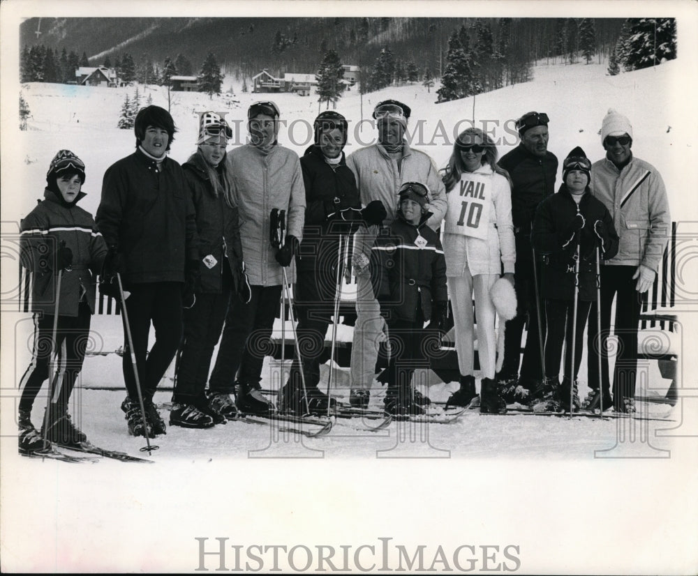 1970 Edward M. Kennedy skiing with family-Historic Images
