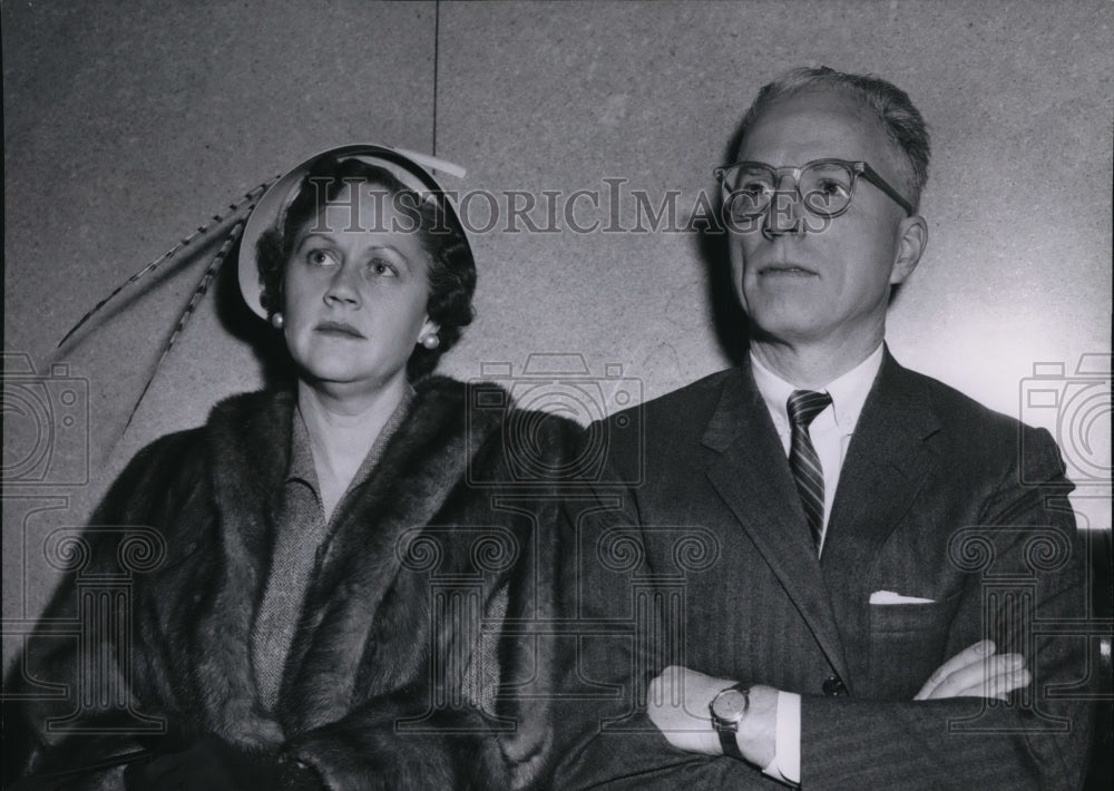 1954 Press Photo Mr. and Mrs. Karl R. Schuele in Sheppard murder trial in Ohio.-Historic Images