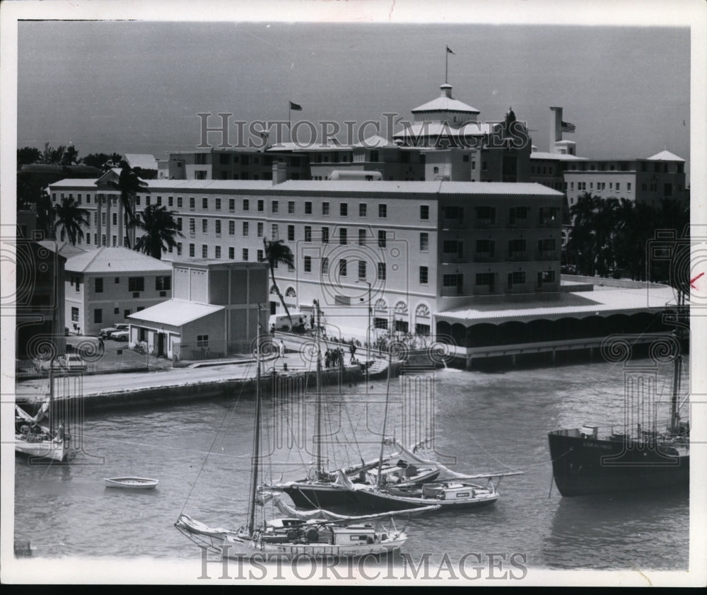 1968 Press Photo Sheraton British Colonial Hotel with Sailboats, Nasau, Bahamas - Historic Images