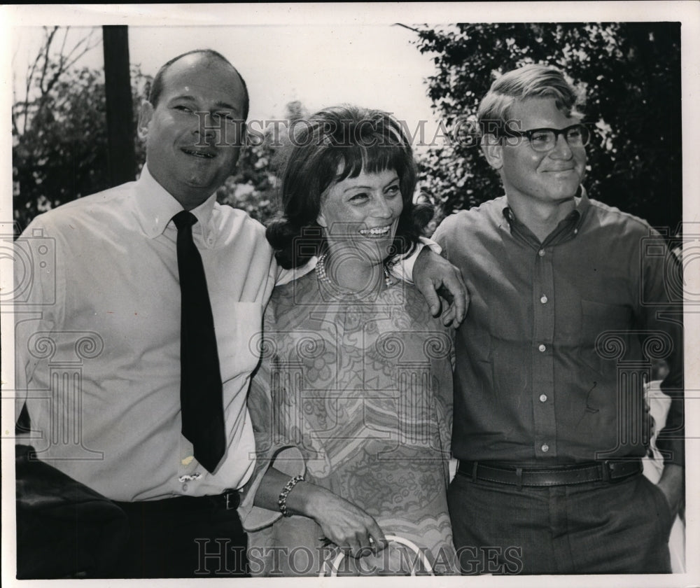 1966 Dr. Sam Sheppard with his family.-Historic Images
