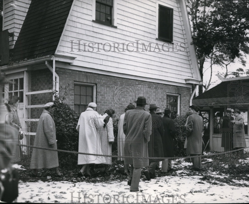 1954, Jurors Walk Through Snowy Yard-Sam Sheppard Murder Trial - Historic Images