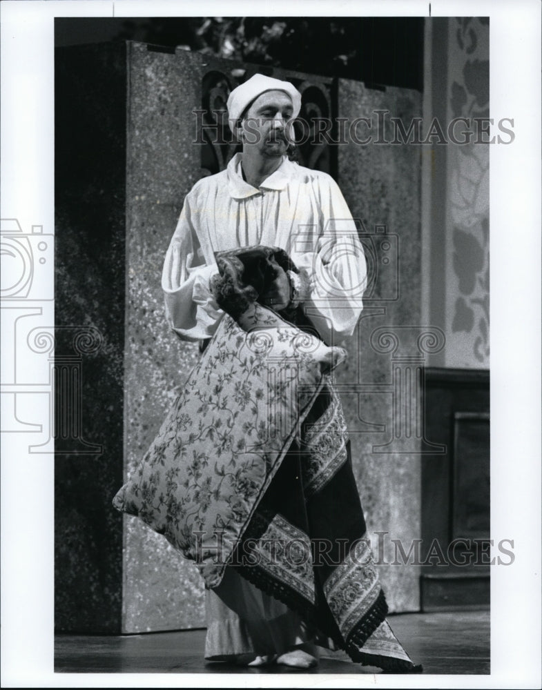 1995 Press Photo Michael Heaton in &quot;Granni Schiccch.i&quot; - cvb06462 - Historic Images