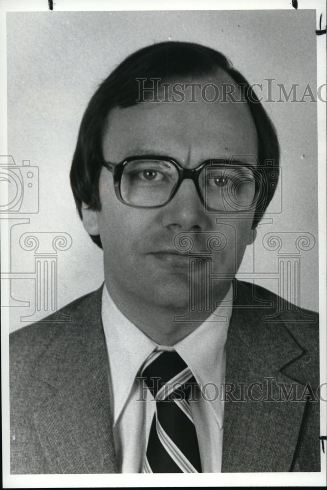 1983 Press Photo Robert J. McAuley, Plain Dealer City Editor. - cvb06521 - Historic Images