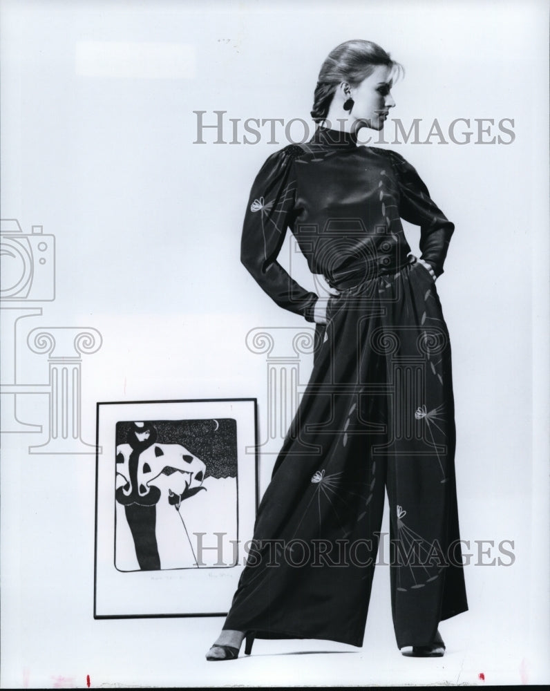 Press Photo Wide leg pants and matching blouse, fashion. - cvb06612 - Historic Images