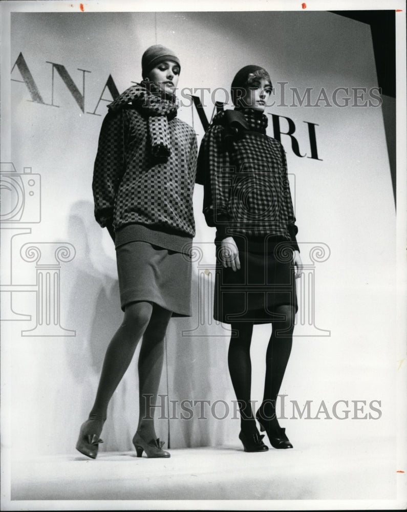 1981 Press Photo Hanae Mori Fashion Show with Two Models in Skirts and Tops - Historic Images