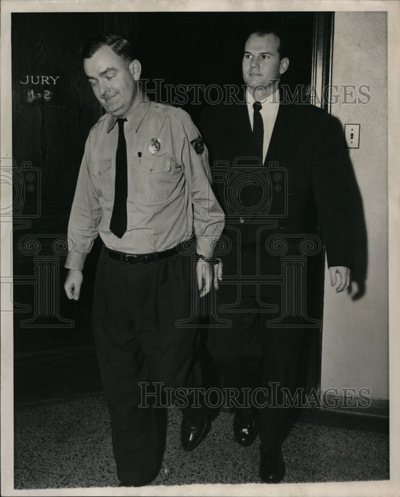 1954 Press Photo Dr. Sam Sheppard with Deputy Kilroy. - cvb06879 - Historic Images