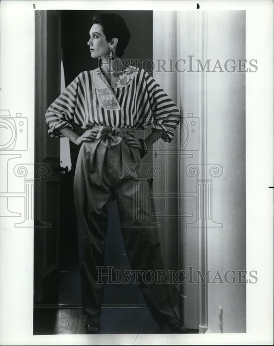 1982 Press Photo Fashions for Spring of 1982 by Geoffrey Beene. - cvb06914 - Historic Images