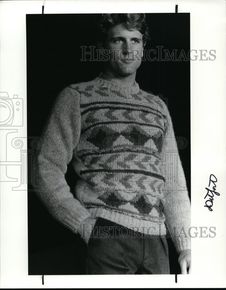 1982 Press Photo Fashion, Men&#39;s Sweaters for 1982. Ditfort. - cvb06922 - Historic Images