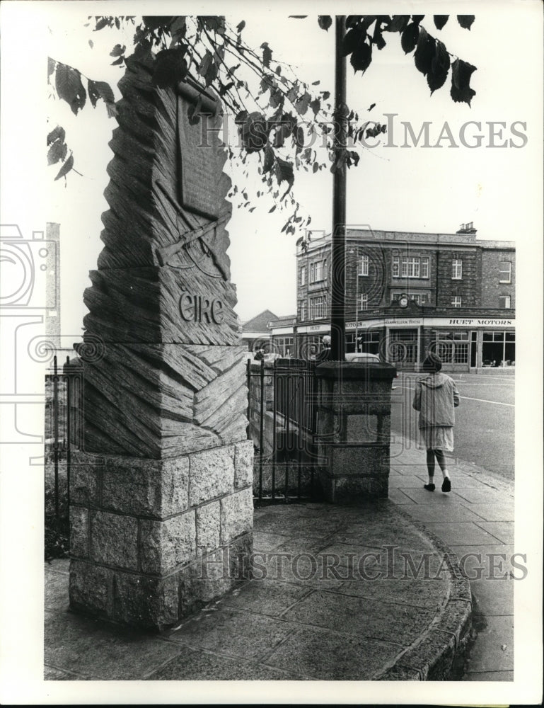 1966 Mount Saint Bridge memorial for the Irish Rebellion in Dublin-Historic Images