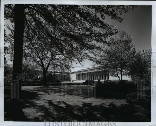 1970 New gallery for Toledo Museum of Art opens featuring glass-Historic Images