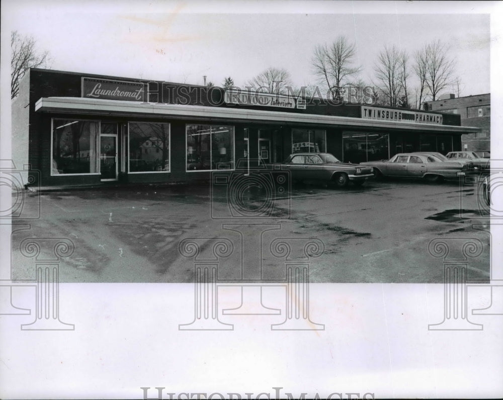 1966 A strip mall in Twinsburg Ohio for easy shopping necessities-Historic Images