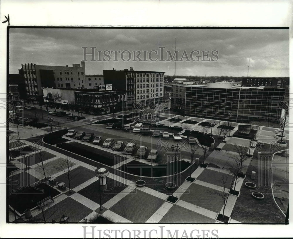 1983 Press Photo Changing look of Downtown Lima Ohio - cvb07260 - Historic Images