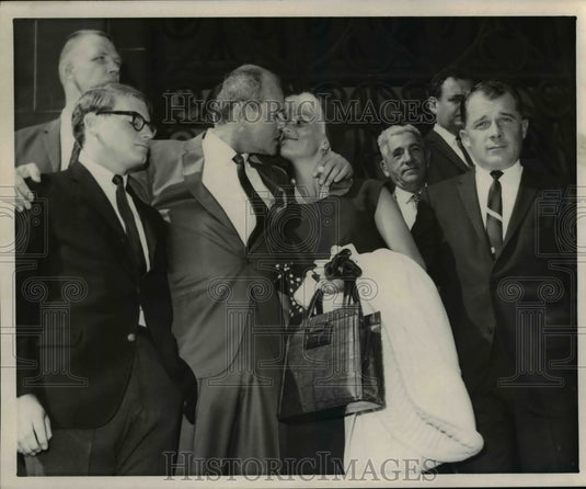 1966, Chip son of Samule H. Sheppard kisses wife - cvb07362 - Historic Images