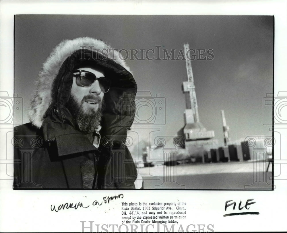 1989 Press Photo Alaska PAlaska Pipeline Worker - cvb07426 - Historic Images