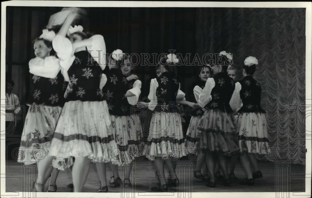 1990 Press Photo Russian dancers - cvb07439 - Historic Images