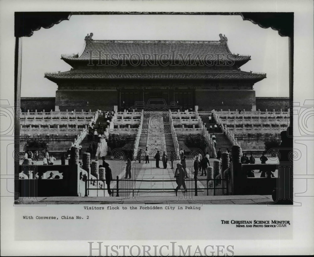 1979 Press Photo Visitors flock to the Forbidden City in Peking - cvb07604 - Historic Images