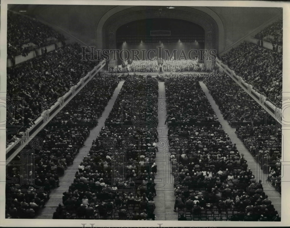 1948 Press Photo Crowd at Public Hall to hear Truman - cvb07750 - Historic Images