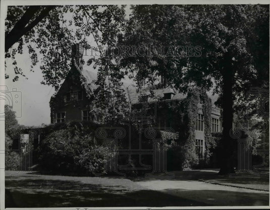 1946 Press Photo Howard Hanna home, 11505 Lake Shore Boulevard - cvb07759 - Historic Images