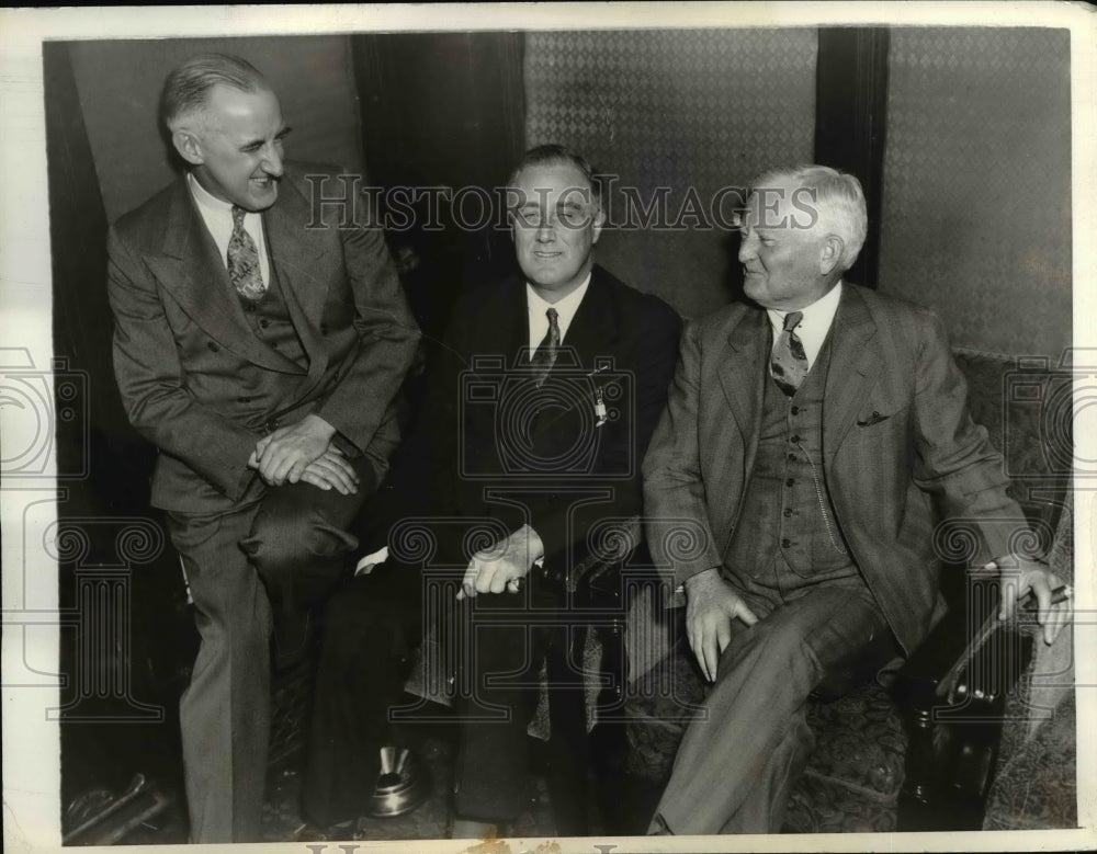 1932 Press Photo Confer with Roosevelt while Nearing Capital - cvb07773 - Historic Images