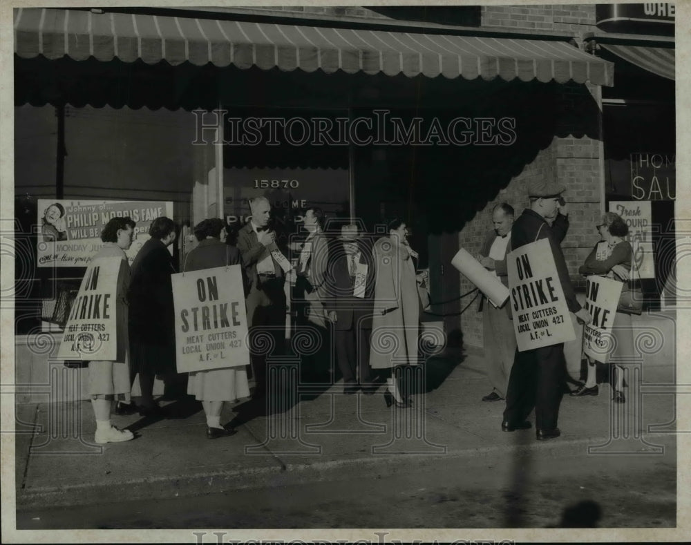 1952 Press Photo Meat Cutters strikes at Cleveland Stores Food - cvb07820 - Historic Images