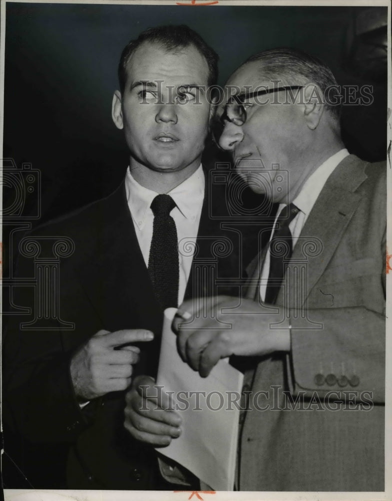 1954 Press Photo Sam Sheppard and Attorney Fred - cvb08045 - Historic Images