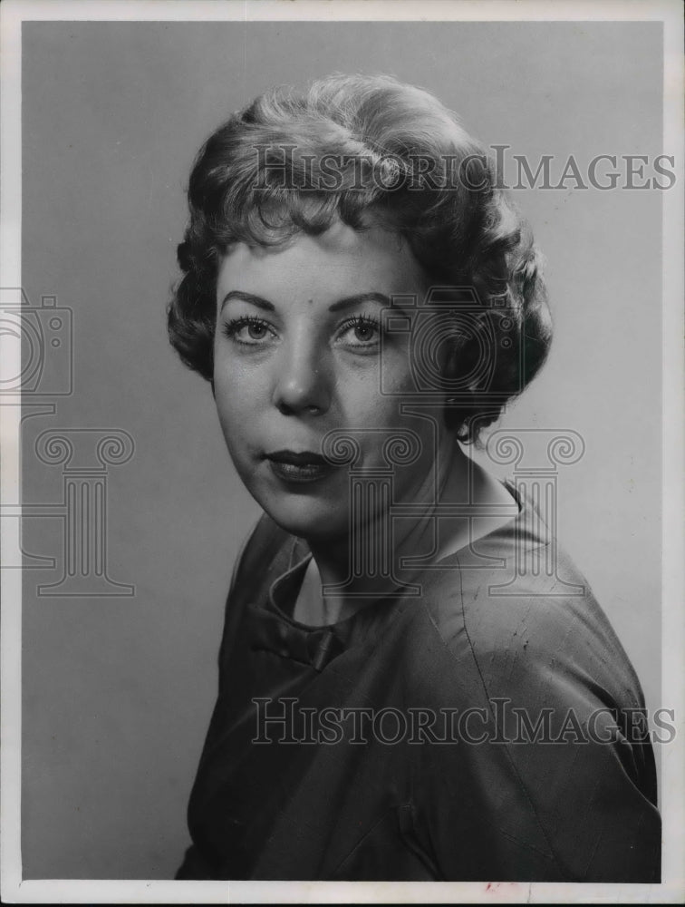 1962 Mary Strassmeyer-Plain Dealer writer-Historic Images