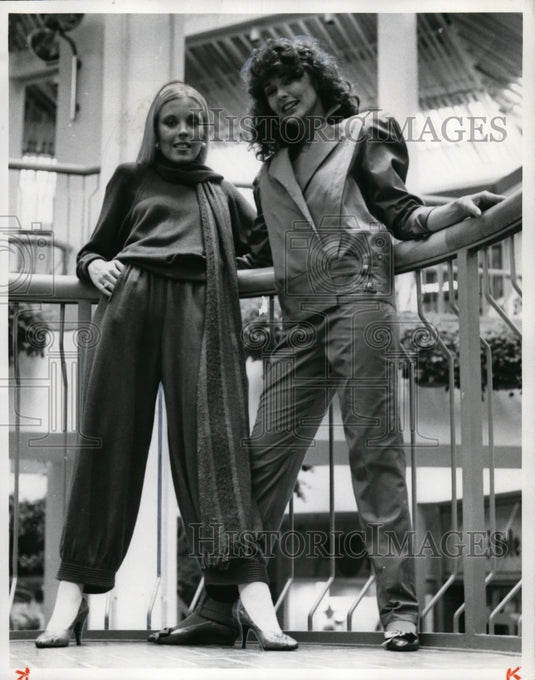 1981, Fall - Winter Fashion 1981 - cvb08678 - Historic Images