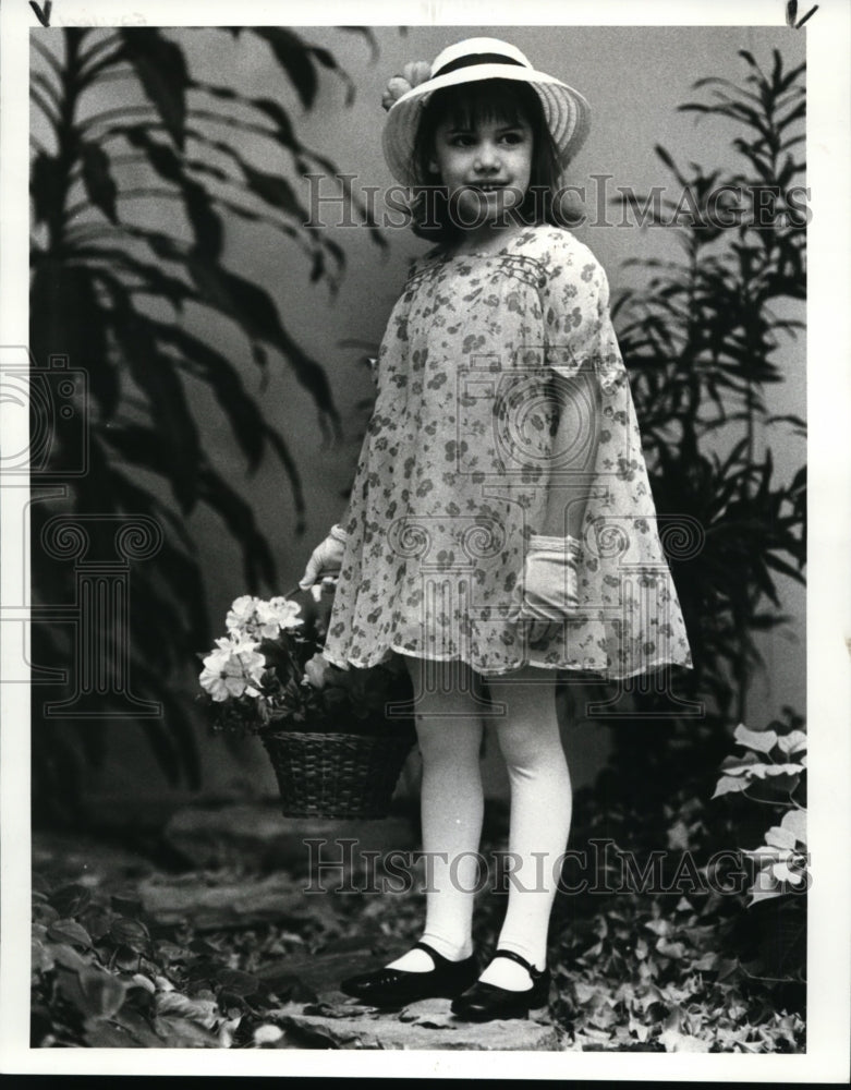 1983 Press Photo Children&#39;s 1983 Easter Fashions at Beck Center in Lakewood - Historic Images