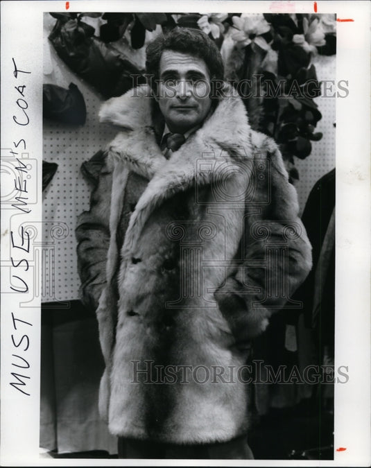 1981 Press Photo Must use men's coat - cvb08788 - Historic Images