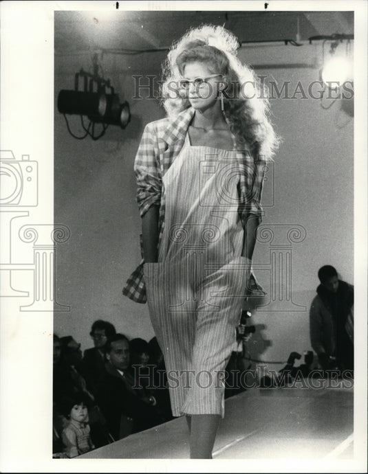 1983 Press Photo Willie Smith's pastels-pocketed jumpsuit & checked jacket - Historic Images