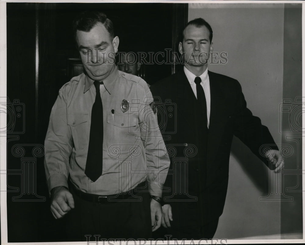 1954, Dr. Sam Sheppard at recess after first testimony - cvb08824 - Historic Images