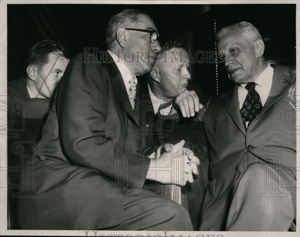 1954, Defense Lawyers for Dr. Sam get heads together - cvb08837 - Historic Images