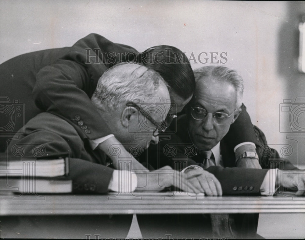 1954 Press Photo Saul Donaceaw, James E McArthur &amp; Dr Sam Gerber - cvb08931 - Historic Images