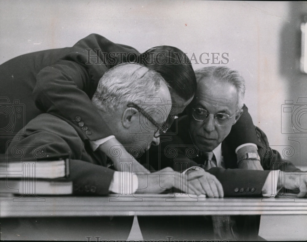 1954 Press Photo Saul Donaceaw, James E McArthur & Dr Sam Gerber - cvb08931 - Historic Images