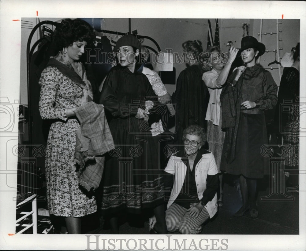 1981 Press Photo Behind the scene from a local fashion show - cvb08938 - Historic Images