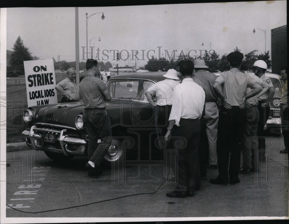 1961, GM Stride Chevrolet plant, pickets check identification. - Historic Images