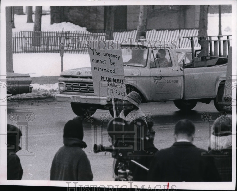 1966 County Welfare workers picket-Historic Images