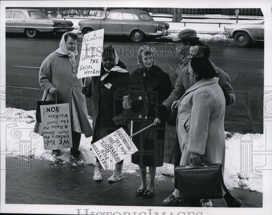 1966 County Welfare workers-County Ad building picket-Historic Images