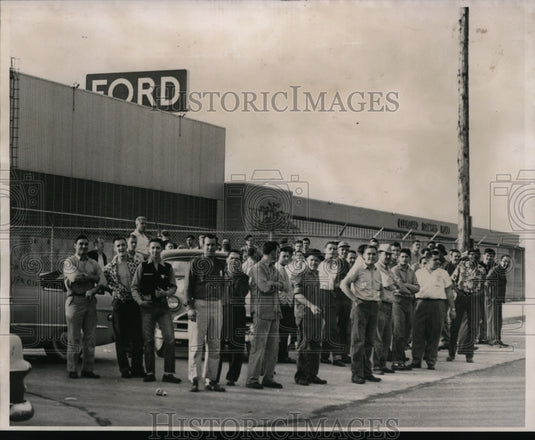 1955 Ford's Walton Hills plant pickets-Historic Images
