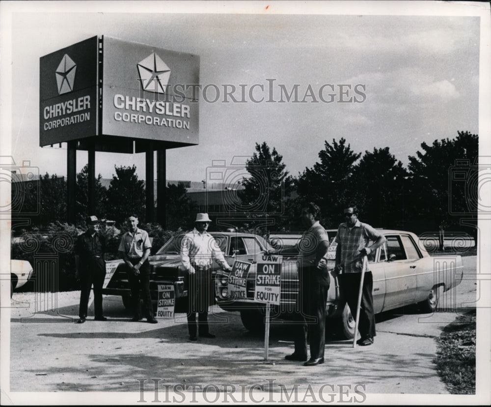 1973 Press Photo United Auto workers-Chrysler Corporation-strike - cvb09061 - Historic Images