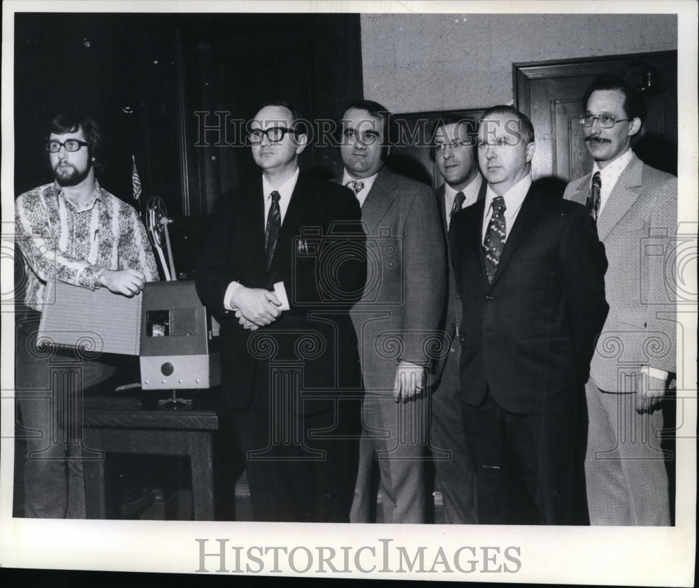 1973 Judge David T. Matia courtroom watched TV3 film due to strike-Historic Images