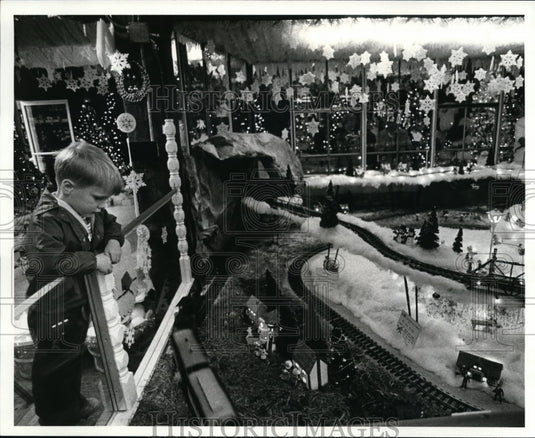 1982 Press Photo Allen Gahler, 4 watching the trains at Strickfaden's-Sandusky O - Historic Images