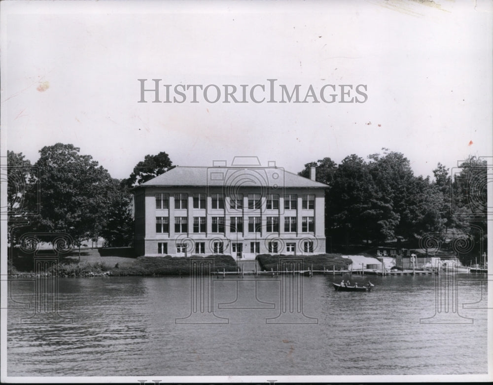 1956 Entomology building on Gibraltar Isle i Put In Bay harbor Ohio-Historic Images