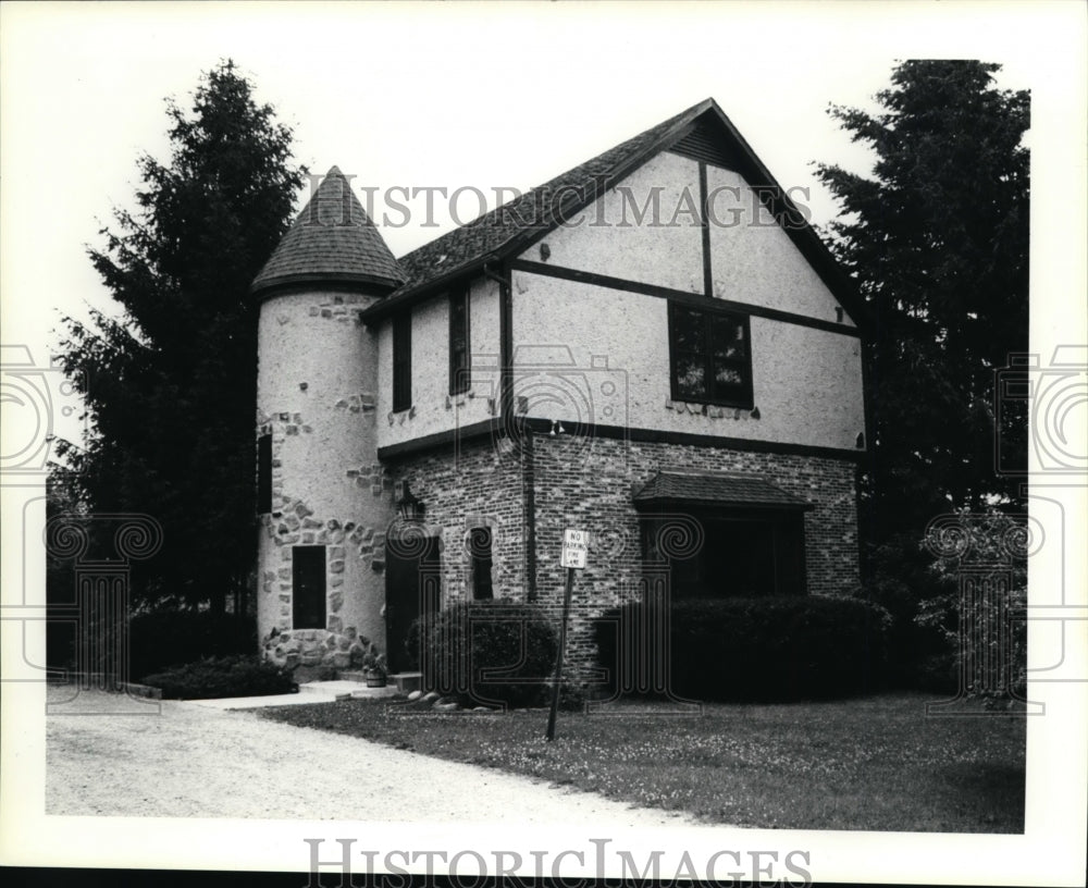 1990 Press Photo Fairmunt Center for Arts-Russell Township Ohio - cvb09279 - Historic Images