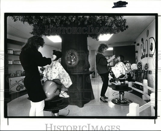 1988 Press Photo Kids Kuts, beauty salon for kids in Rocky River - cvb09290 - Historic Images