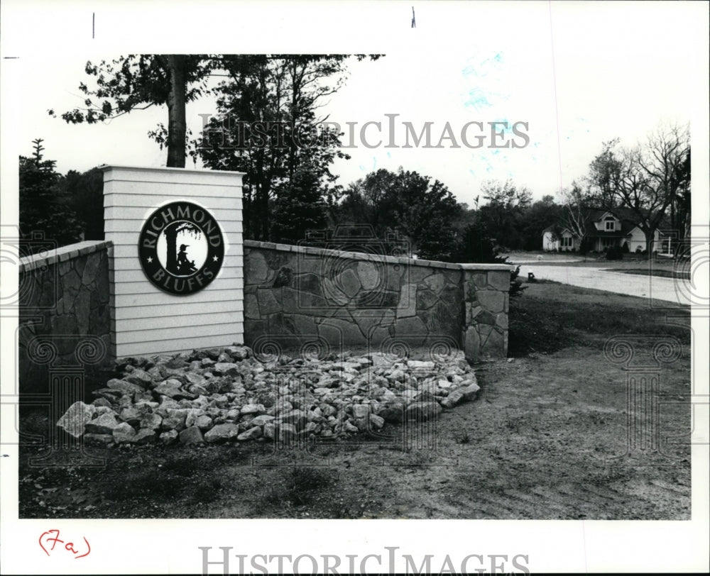 1991 Press Photo Richmond Bluffs, Subdivision, Off Richmond Rd. - cvb09368 - Historic Images