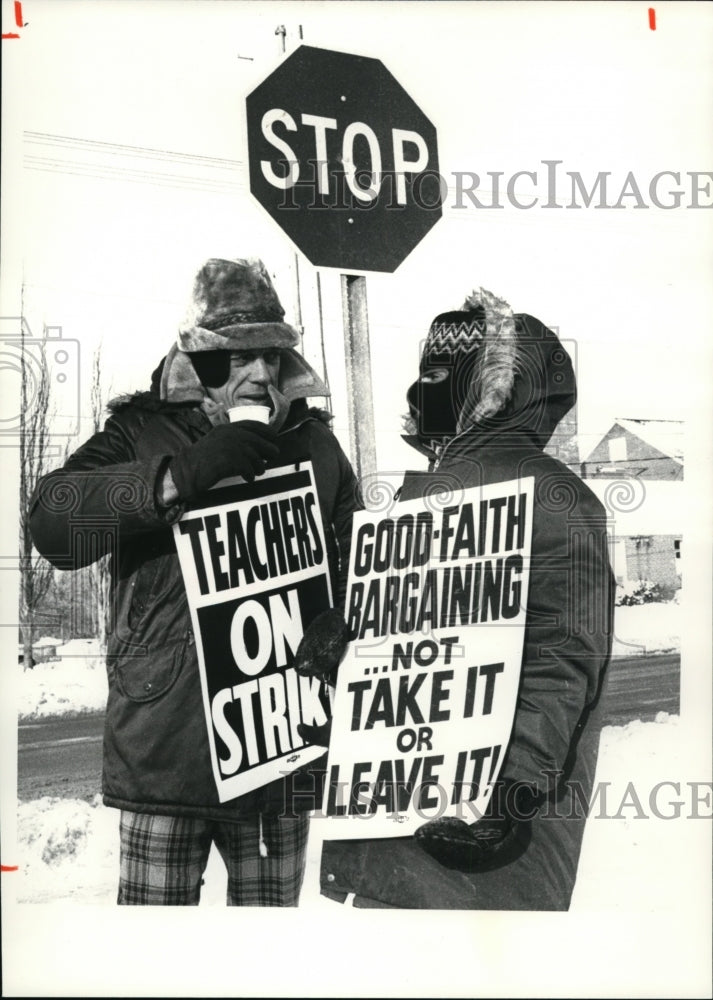 1981 Press Photo Rocky River High School Teachers on Cold Strike - cvb09469 - Historic Images